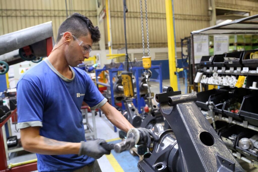 Líder do ranking nacional, Paraná registrou aumento na geração de empregos via rede Sine em março
